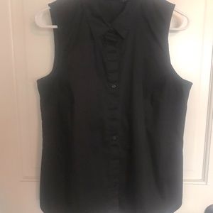 Apt. 9 sleeveless button up top